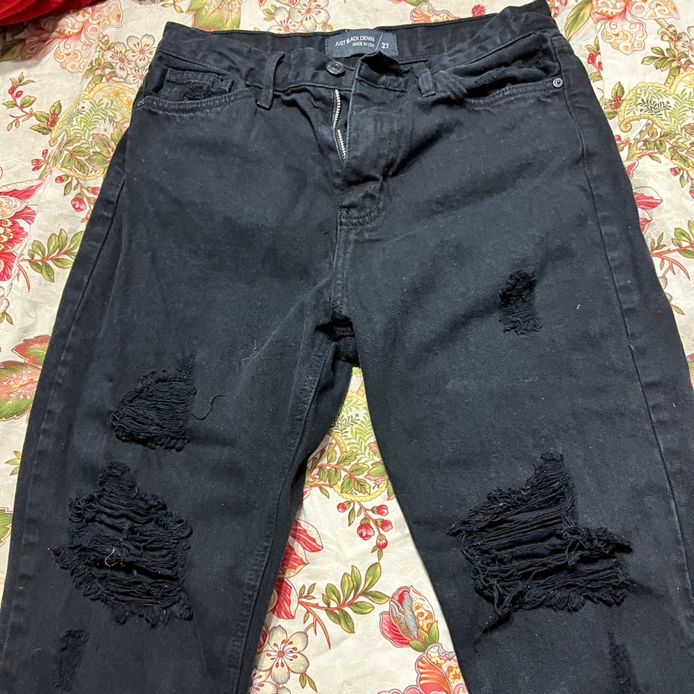 Black Demin America jeans size 27 distressed.